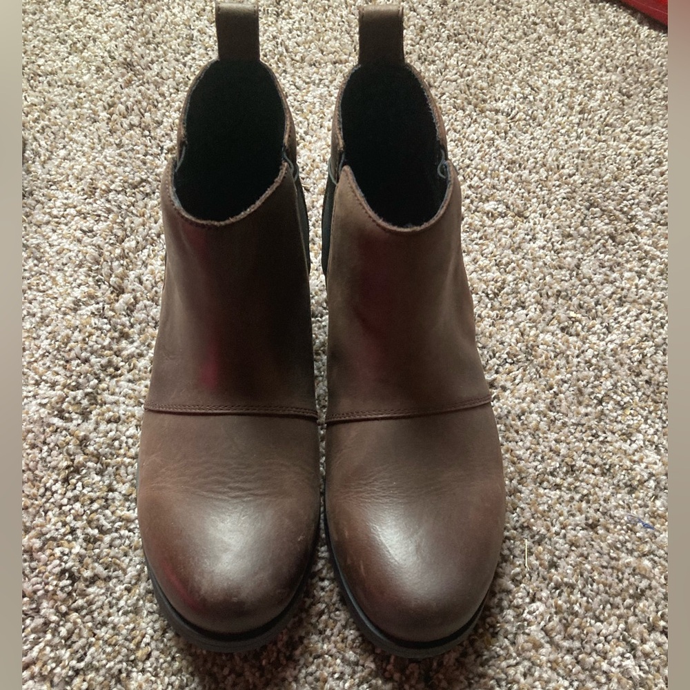 Women’s Sorel size 10.5 brown leather waterproof boots